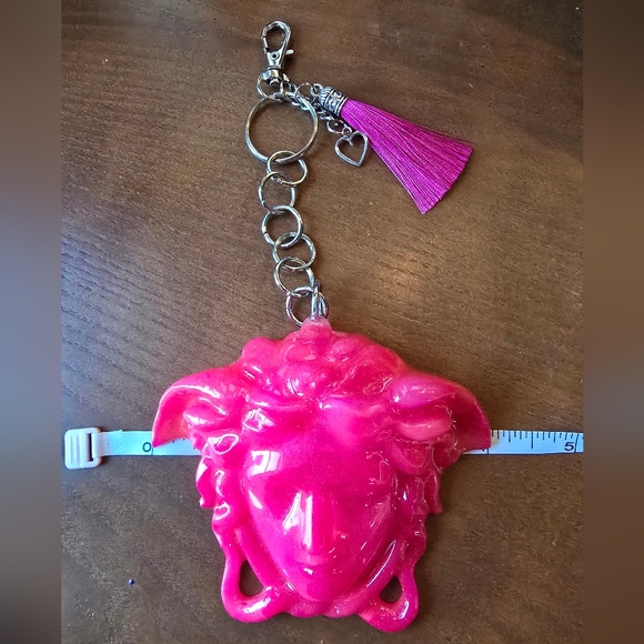 🆕️La Medusa Hot Pink Bag Charm / Keychain with Heart Charm & Pink Tassle - Picture 11 of 16